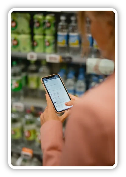 Mystery shopper filling in a questionnaire